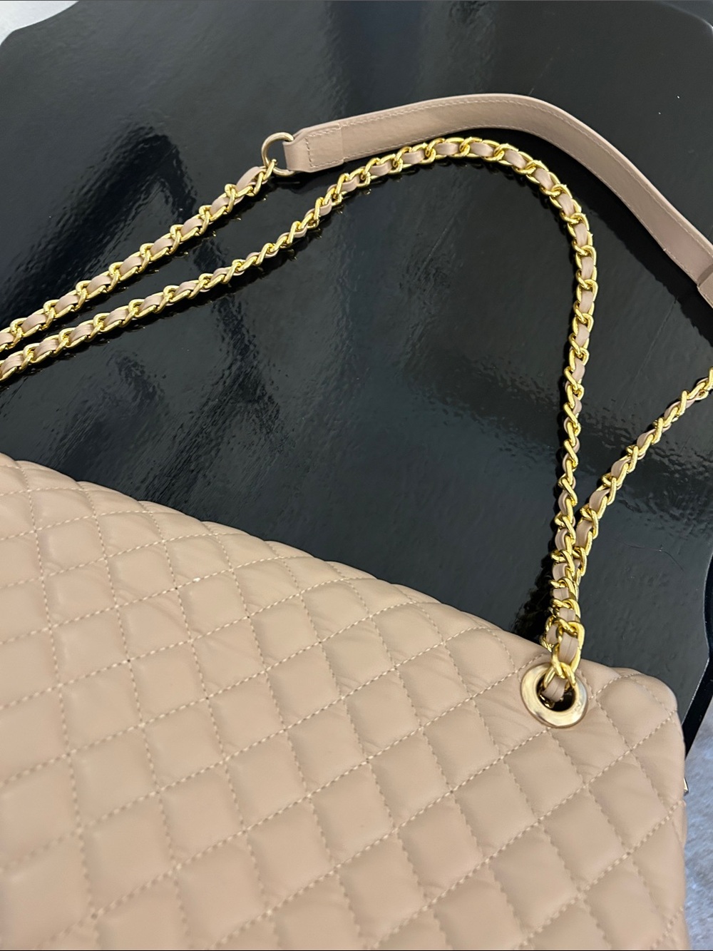 Quilted Nude Shoulder Weekender Bag with Gold Chain Large New - Picture 7 of 16